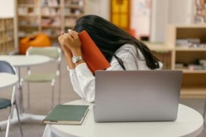 Si Pemalu Sulit Bangun Hubungan Sosial, Ahli Psikologi Ini Bagi Tips agar Gaul