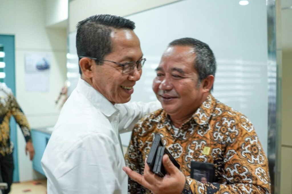 Pertemuan Amsakar-Claudia dengan PLN Batam: Fokus pada Peningkatan Pelayanan dan PJU