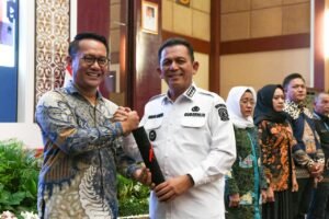 Gubernur Kepri Kukuhkan Pengurus FKIJK Kepri dan TPAKD Tiga Wilayah