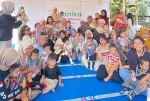 Hanika Baby Care Tutup Tahun dengan Lomba Merangkak Bayi