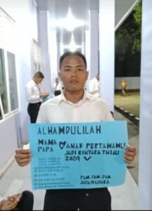 Dapat Kabar Anak Lulus Bintara TNI AU, Penjual Ketoprak di Pinang Lakukan Hal Tak Disangka