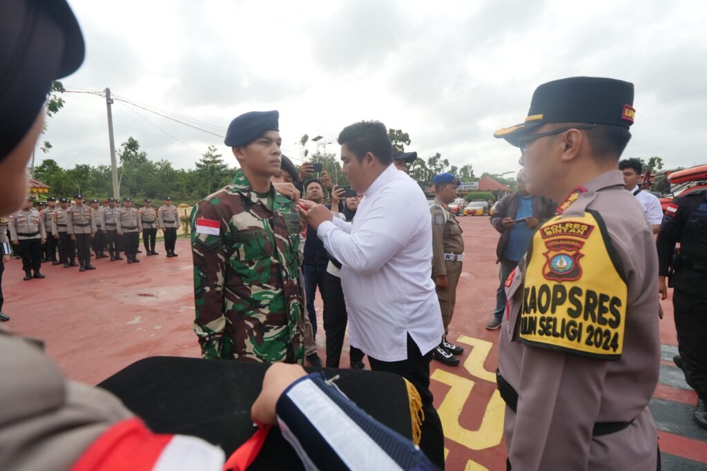 Jadi Pembina Apel Gelar Pasukan Operasi Lilin Seligi 2024, Begini Pesan Bupati Roby