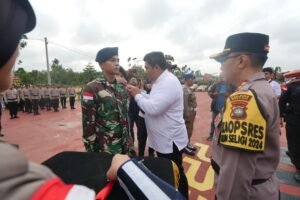 Jadi Pembina Apel Gelar Pasukan Operasi Lilin Seligi 2024, Begini Pesan Bupati Roby