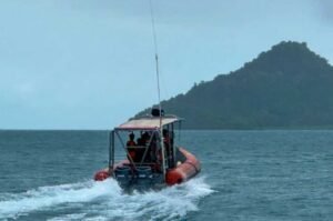 Kapal Mesin Rusak dan Bocor saat Cuaca Ekstrem di Perairan Merundung, 2 Nelayan Serasan Hilang