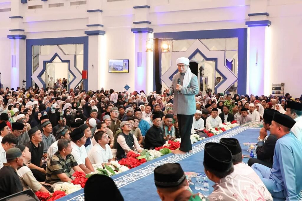 Ceramah Aa Gym Meriahkan Peringatan Isra Mikraj di Masjid Agung