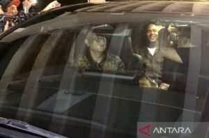 Diperkenalkan ke Publik, Patrick Kluivert Pelatih Tim Garuda: Suporter Indonesia Fantastis