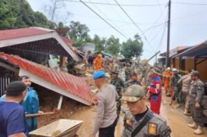 Kemensos Santuni Korban Meninggal Akibat Tebing Longsor di Tiban Koperasi