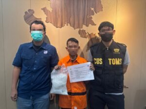 Selundupkan 2 Kg Sabu dalam Lipatan Jeans, Pekerja Hiburan Malam dan Ibu Rumah Tangga Dibekuk Bea Cukai Batam