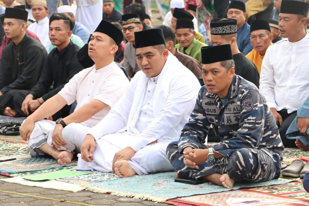 Khotbah Idul Fitri 1446 H, Bupati Roby Sampaikan Riwayat Doa Malaikat Jibril yang Diaminkan Rasulullah