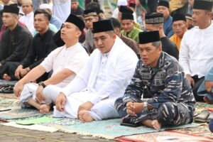 Khotbah Idul Fitri 1446 H, Bupati Roby Sampaikan Riwayat Doa Malaikat Jibril yang Diaminkan Rasulullah