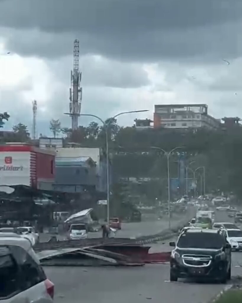 Angin Puting Beliung Sapu Baliho hingga Rumah di Sekupang dan Batuaji, Besok BMKG Minta Warga Waspada