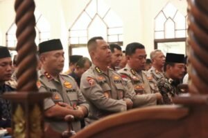 Jajaran Polda Kepri Salat Ghaib untuk 3 Personel Tewas Ditembak di Lokasi Judi Sabung Ayam