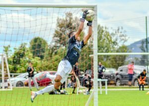 Perubahan Aturan, Kiper Menahan Bola Terlalu Lama Diganjar Tendangan Sudut