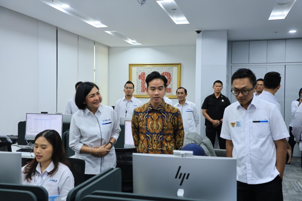 Kunjungi Operation Room PELNI, Wapres Gibran Apresiasi Pelayanan Angkutan Lebaran 2025