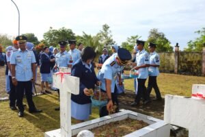 Jajaran TNI AU Natuna Ziarah dan Tabur Bunga di TMP Ranai Dipimpin Danlanud