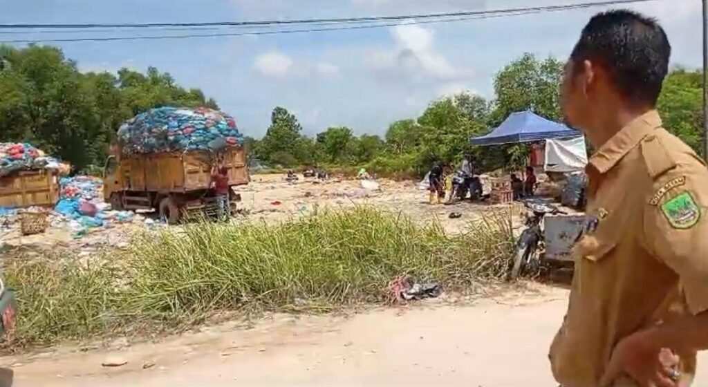 Puluhan Warga Protes Keberadaan TPS di Dekat Kantor Lurah Sei Binti