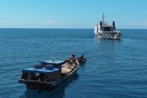 Kapal Bawa Pasir Timah Tanpa Dokumen Resmi Diamankan Bakamla RI di Perairan Lingga