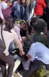 Ribuan Orang Berdesakan di Depan Pabrik Panel Surya di Batam, Beberapa Orang Terjatuh ke Parit