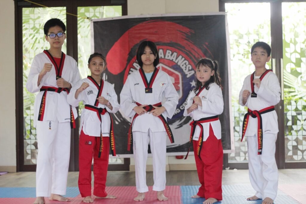 5 Taekwondoin Belia Lulus Sabuk Hitam Internasional