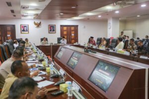 Bupati Roby Paparkan Progres Menara Suar Karang Singa saat Rakor Bersama Kepala Staf Kepresidenan