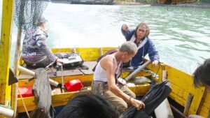 Kapal Rombongan Pemancing Tenggelam di Perairan Berakit, 7 Selamat, 2 Hilang