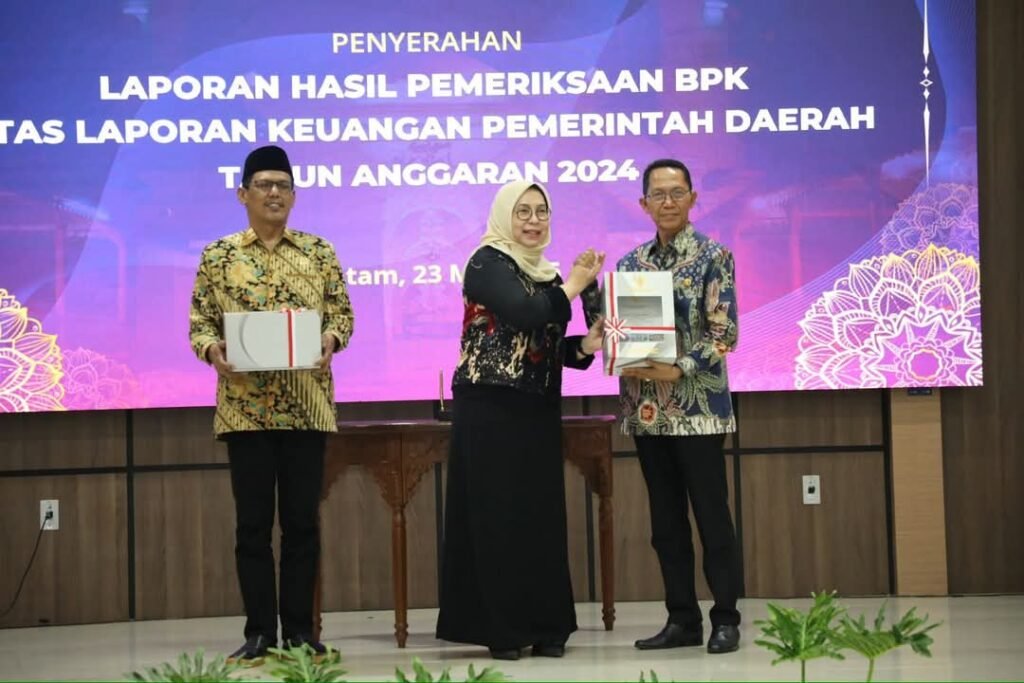 Amsakar Terima Hasil Pemeriksaan BPK, Pemko Batam Kembali Meraih Opini WTP