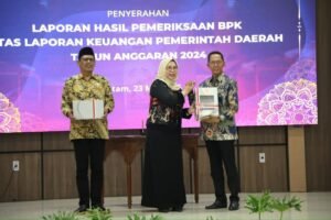 Amsakar Terima Hasil Pemeriksaan BPK, Pemko Batam Kembali Meraih Opini WTP