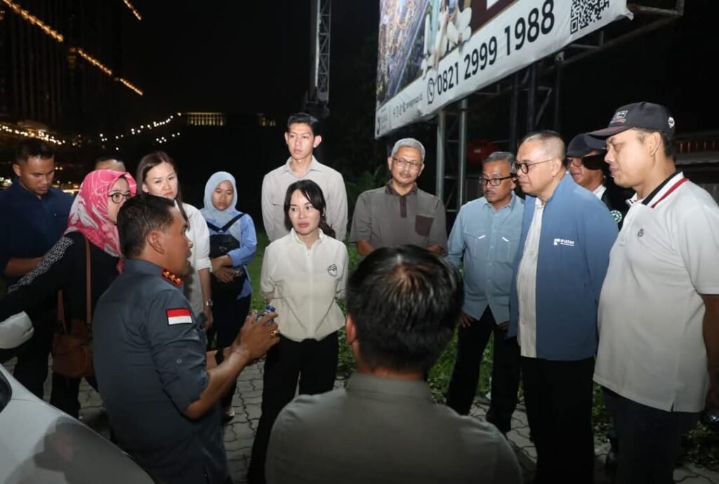 Li Claudia Turun Tangan Awasi Pembongkaran Reklame Bermasalah