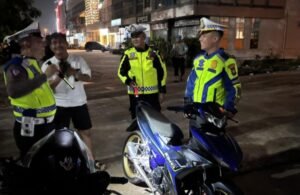 Berlagak jadi Tukang Parkir, 8 Pria Diamankan Polisi Berikut 20 Kendaraan