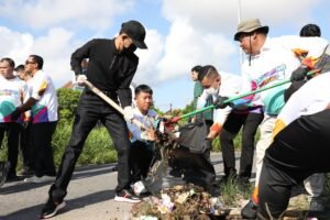 Amsakar Nakhodai Semangat Bersih-bersih Batam, Ribuan ASN Turun ke Jalan untuk Gotong Royong Serentak