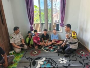 Polisi Menyemai Harapan Warga, dari Bibit Jagung hingga Senyum Anak-anak Perbatasan