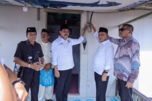 Gubernur Ansar Resmikan Genset Pulau Bahan: Listrik Terang, Harapan Masyarakat Menyala