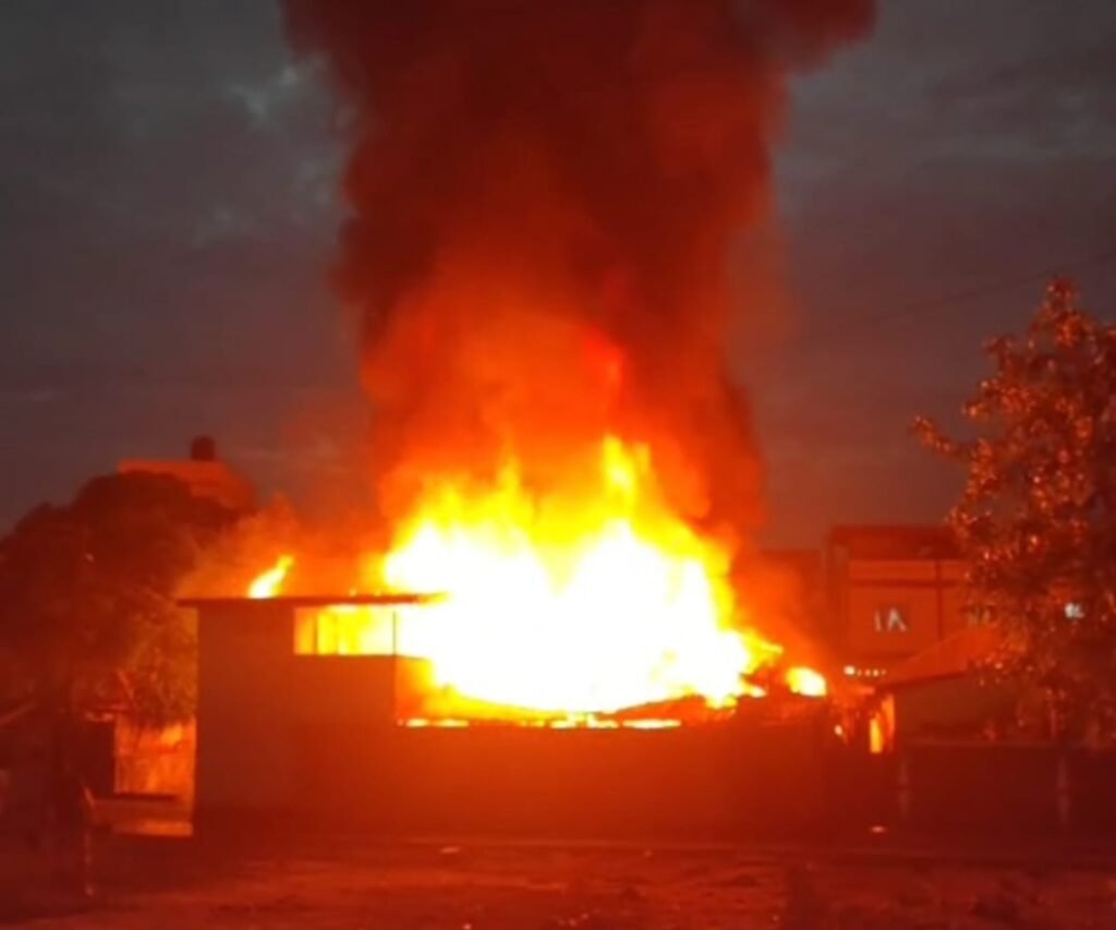 2 Rumah di Kecamatan Meral Terbakar, Lansia Sakit Terjebak Api Meninggal