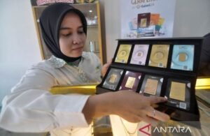 Harga Tiga Produk Emas Turun Lagi Hari Ini