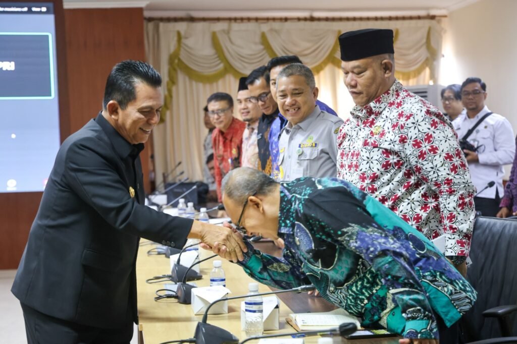 Gubernur Ansar Pimpin Rapat Persiapan Peluncuran Koperasi Desa Merah Putih di Kepri