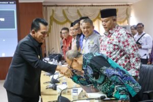 Gubernur Ansar Pimpin Rapat Persiapan Peluncuran Koperasi Desa Merah Putih di Kepri