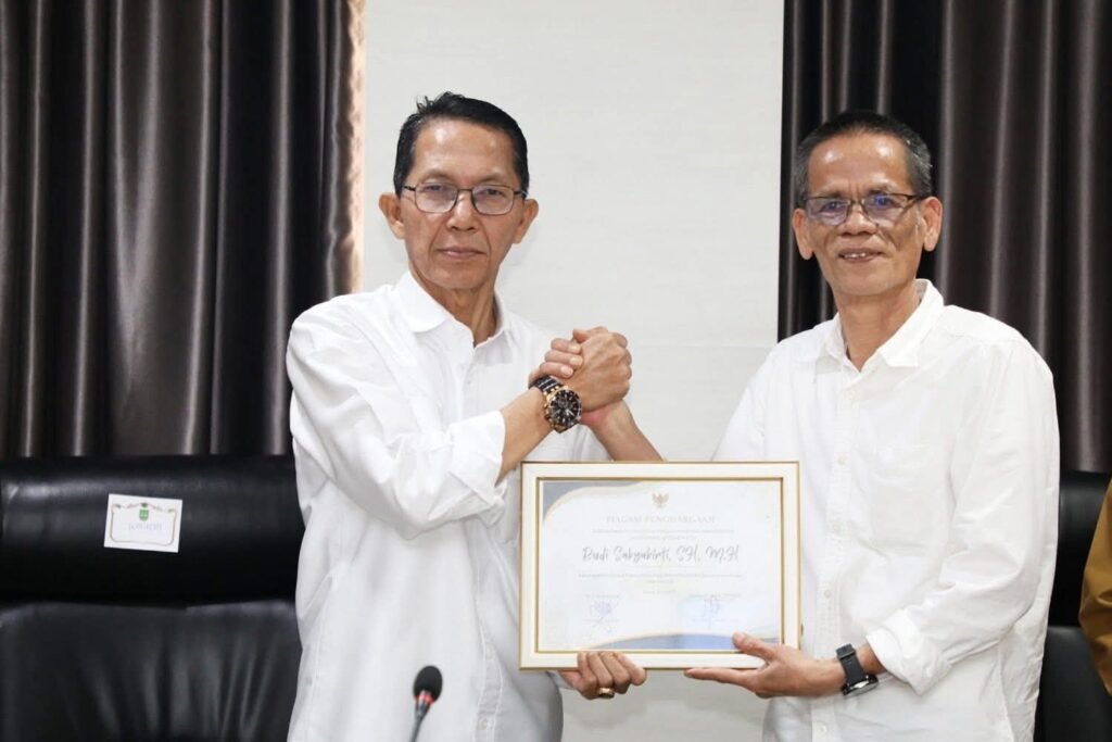 19 PNS Batam Terima SK Pensiun