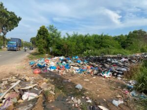 Tumpukan Sampah Liar di Batam Makin Dibiarkan, Warga: Bisa jadi Tempat Wisata Baru