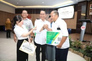 Serahkan Insentif untuk 370 Pendeta Menetap di Kota Batam