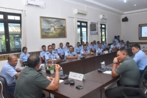 Komandan Lanud RHF Sambut Kunjungan Itjen TNI di Mako Lanud Raja Haji Fisabilillah