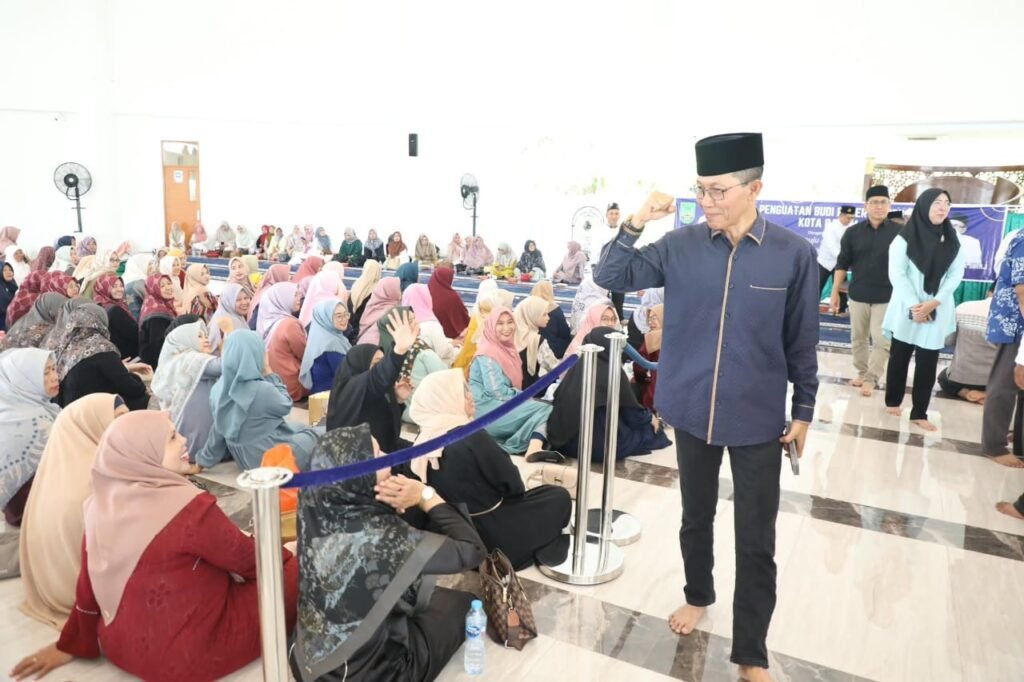 Ciptakan SDM Unggul, Amsakar Ajak Guru di Batam Perkuat Budi Pekerti dan Jadi Teladan