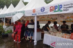 Tekan Inflasi, DKP2KH Kepri Jual Sembako Murah di Lapangan Terminal Sungai Carang
