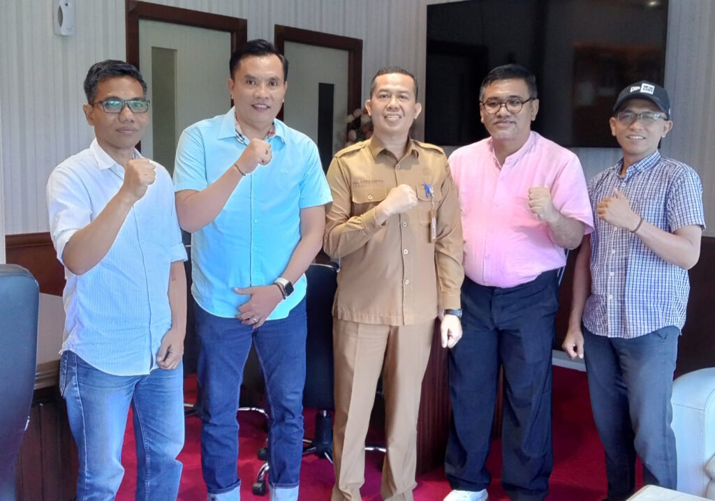 Tahun Depan Belum Tentu Ada Program Pemutihan Pajak – Kendaraan Tua Berbondong-Bondong Datangi Samsat
