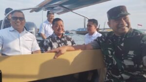 Wagub Nyanyang Serahkan  Satu Unit Boat Pancung ke Koramil Belakangpadang, Berkat Kerjasama Provinsi dan DPRD