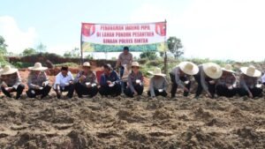 Polres Bintan Ajak Santri Pondok Pesantren Menanam Jagung