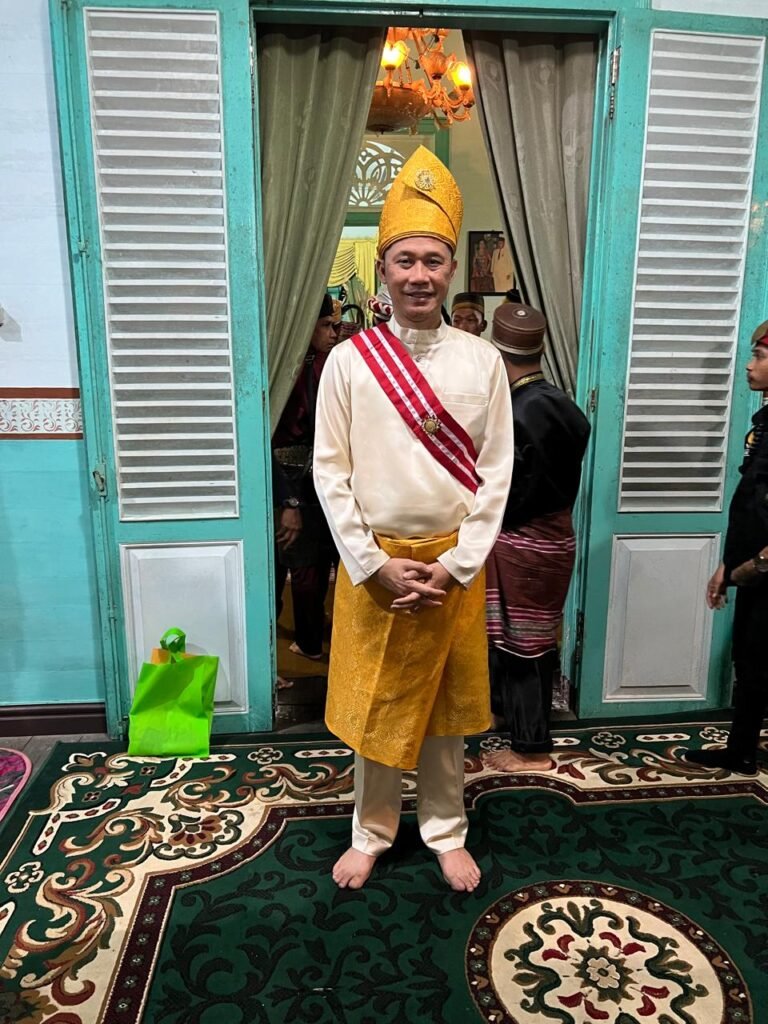 Suhadi Dianugerahi Gelar Pangeran Anom dari Kerajaan Mempawah Kalbar