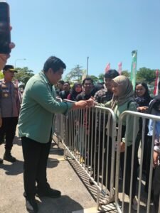 24 Perusahaan Buka 922 Loker, Ratusan Pencaker Serbu Job Fair BIIE Lobam