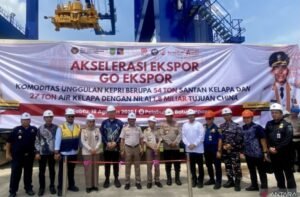 Perusahaan di Batam Ekspor 54 Ton Santan dan 27 Ton Air Kelapa ke China