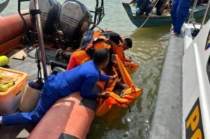 Perbaiki Tongkang, Pekerja Galangan Kapal Tewas Jatuh di Perairan PT Lestari Ocean Indonesia Tanjung Uncang