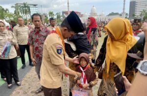 Dua Setel Seragam Gratis Murid SD dan SMP di Batam Dibagikan, Ringankan Beban Orang Tua